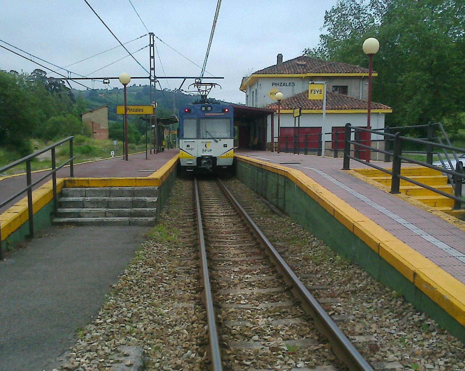 Train to Pinzales
