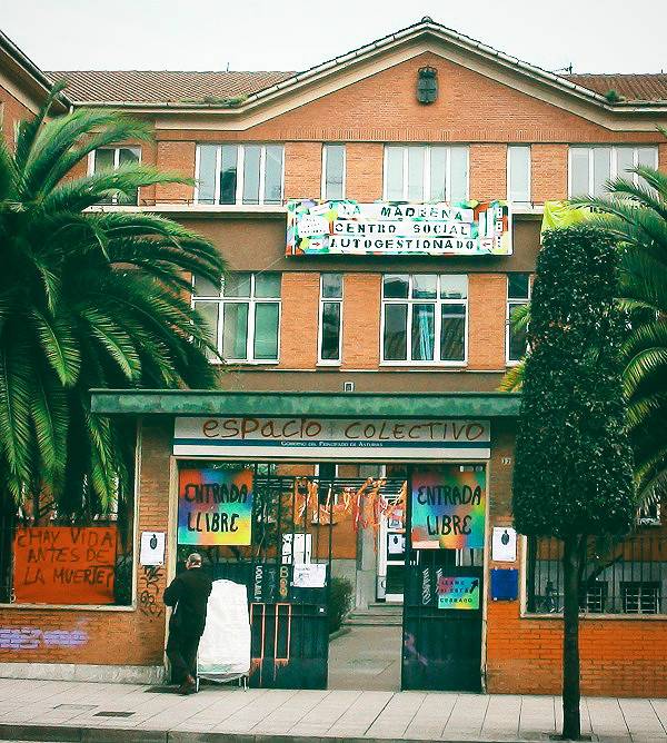 La Madreña outside